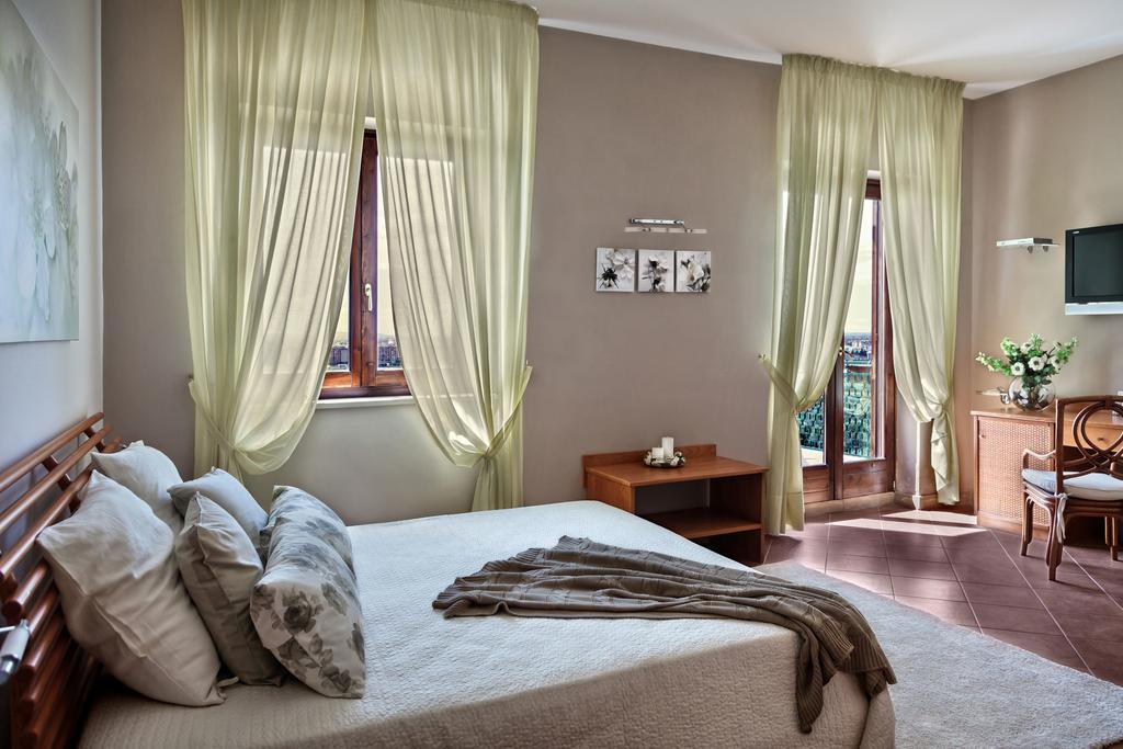 Tenuta Re Ferdinando Санта-Мария-Капуа-Ветере Номер фото